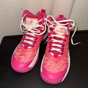 Moolah Basketball Shoes Youth Sz 5